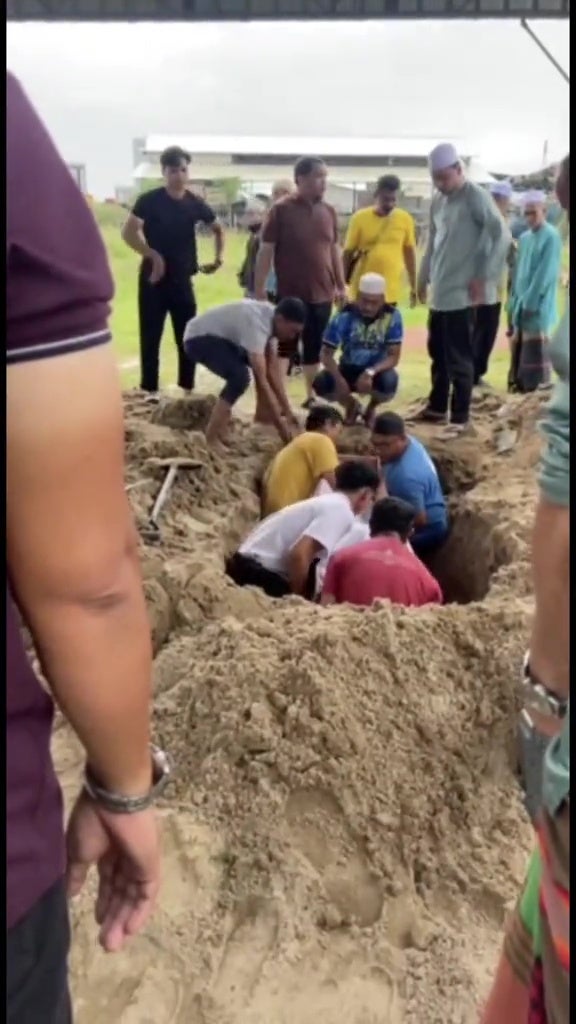 spm考生父亲去世半途参加葬礼回去考试 5