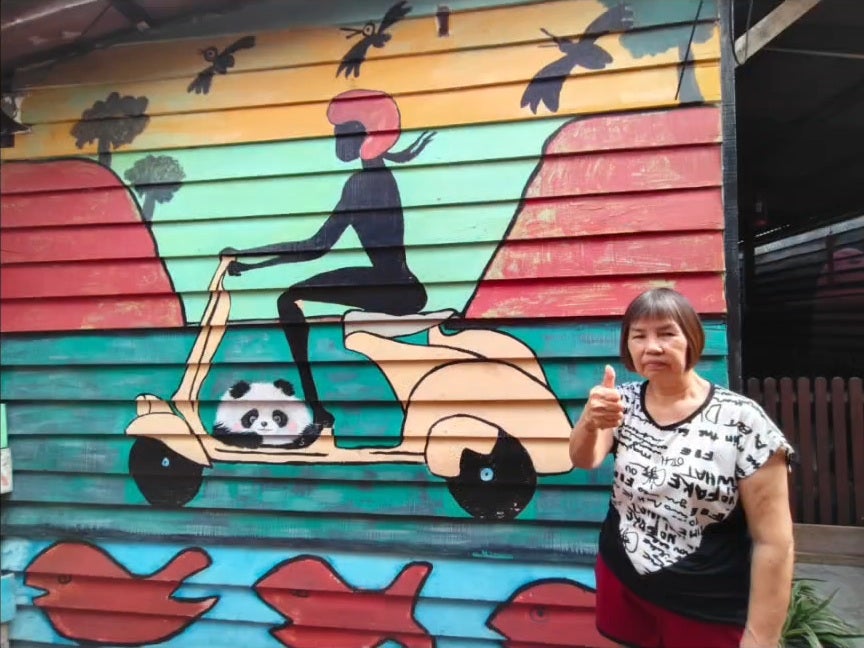 ss 屋主解释误会姓周桥涂鸦壁画作画中国女子 4