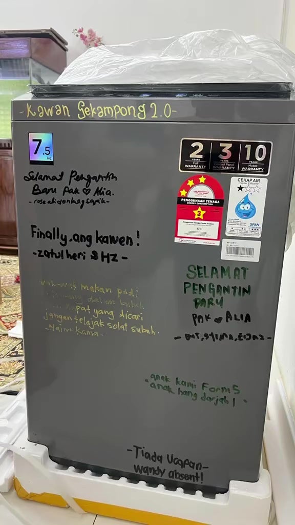 新郎随口一句玩笑朋友凑钱婚礼送洗衣机 4