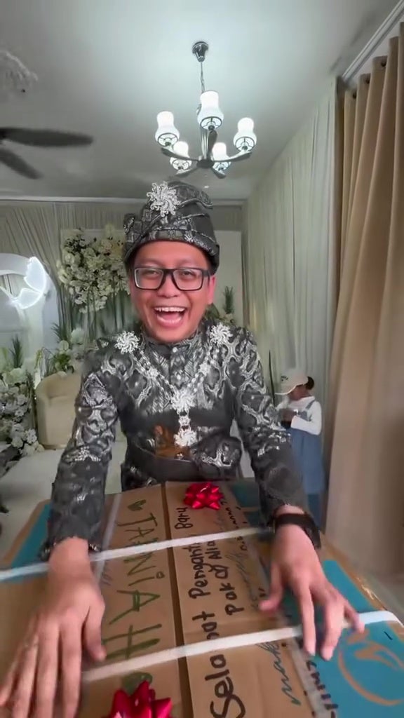 新郎随口一句玩笑朋友凑钱婚礼送洗衣机 5