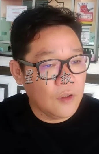 77岁男子坐电动轮椅出门喝早茶掉河道 3