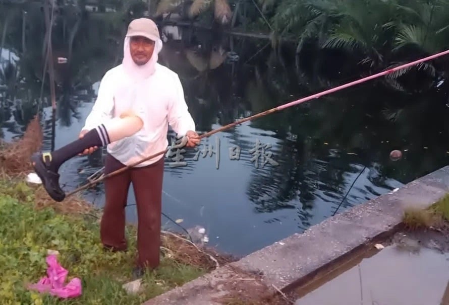 77岁男子坐电动轮椅出门喝早茶掉河道 4