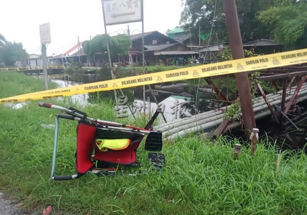 77岁男子坐电动轮椅出门喝早茶掉河道