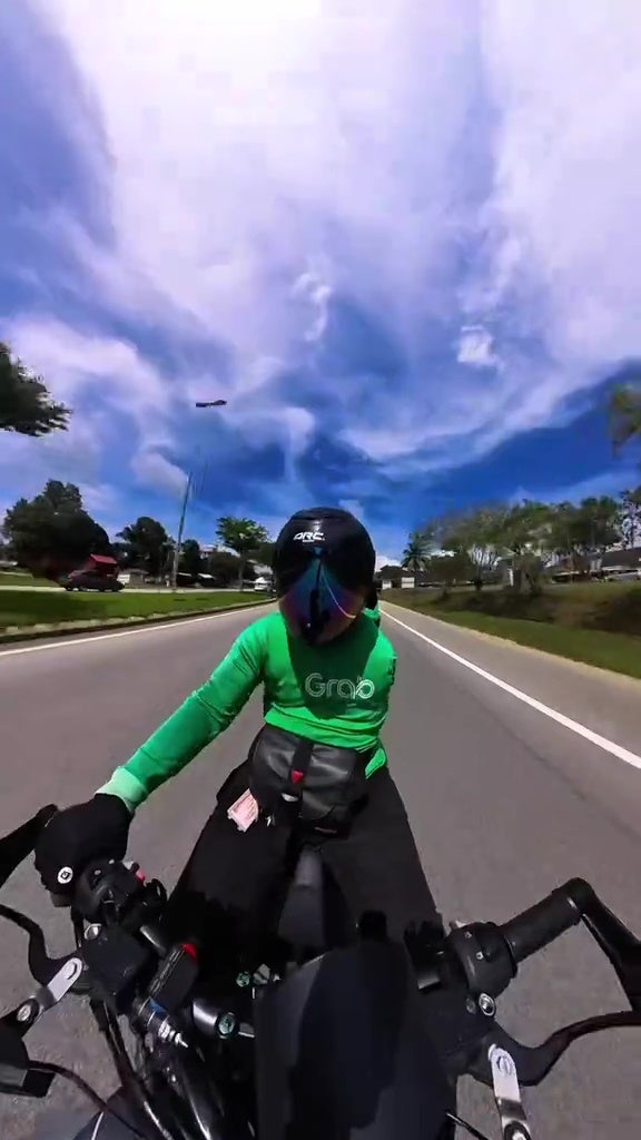 Ahmad Nabil king of one arm food delivery rider 2 1