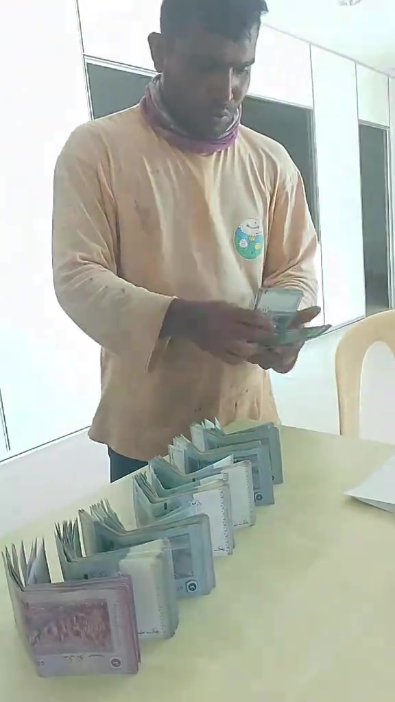 外劳数钱薪水RM9000女网民喊他baby 2