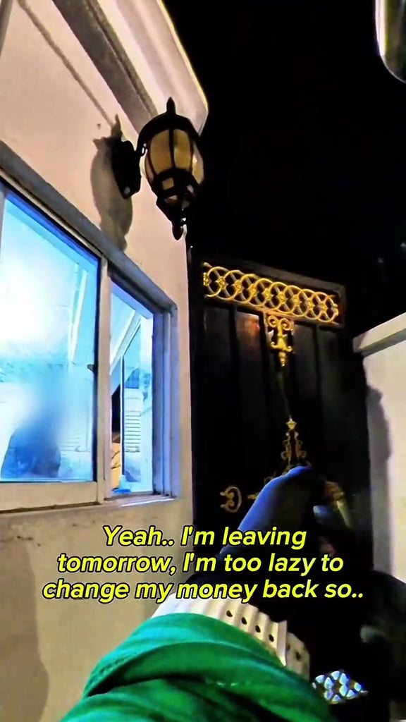 外国顾客懒得兑换本国货币直接给送餐员一叠RM100小费 4