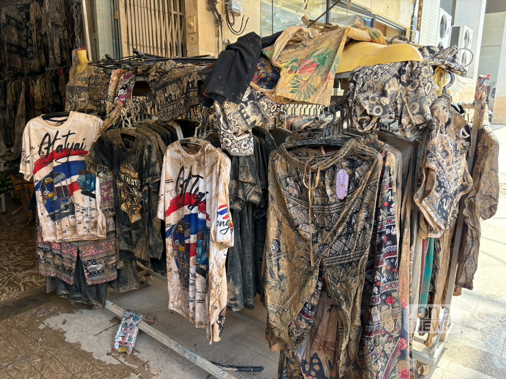 泰南大水灾毁所有70岁服装店老板痛哭如何重新来过5