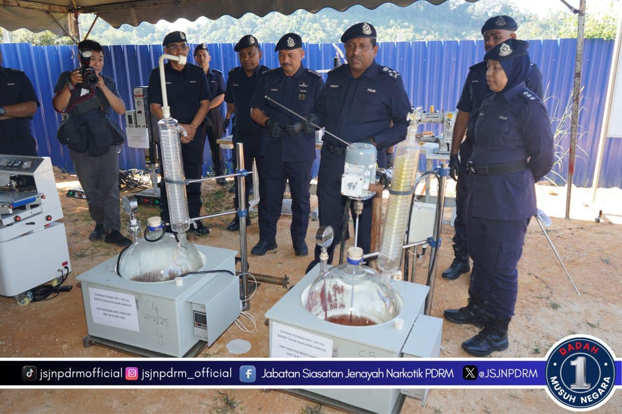 警方破获藏在榴莲园的炼毒厂 2