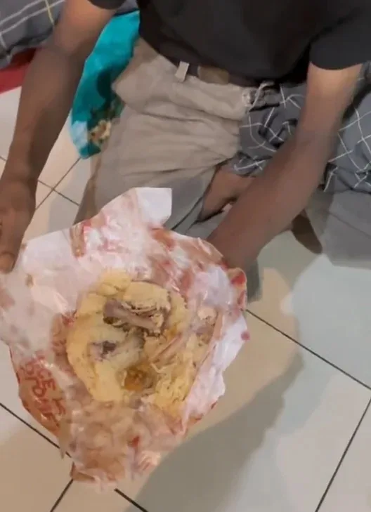 Aluk给流浪汉吃鸡骨头饭被判罚款Rm40K