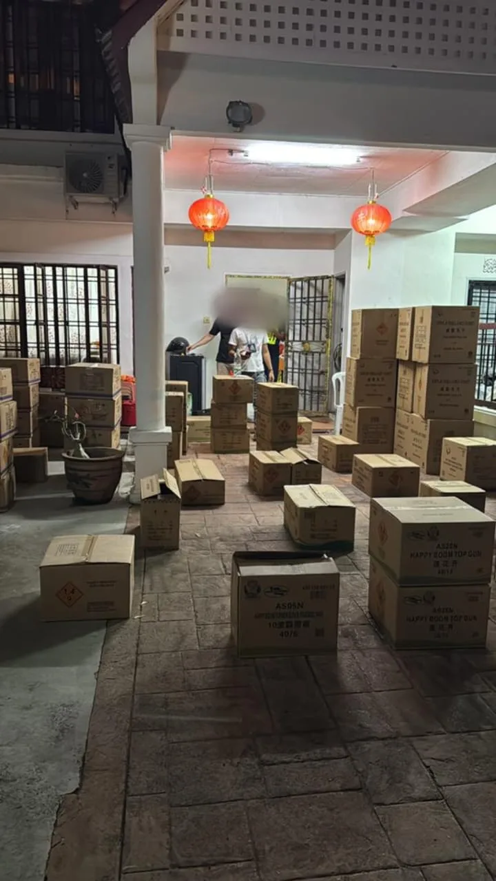 Semi D半独立洋房成非法分销储存烟花爆竹仓库4