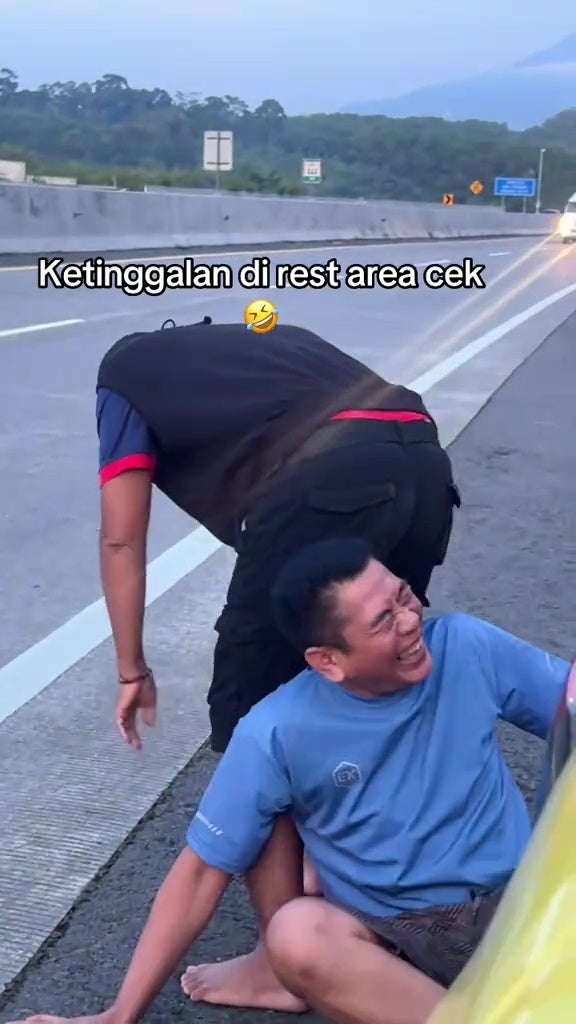 人妻被漏在休息站坐罗里追老公 9