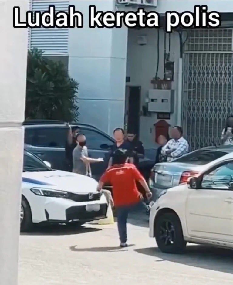 女子对警察中指辱骂宗教攻击同事被逮捕