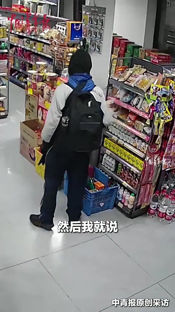 学生带不够钱老板请他吃面包隔天还钱暖心 4 1