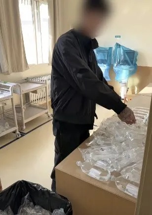 护士带男友值班帮忙配药挨批 2