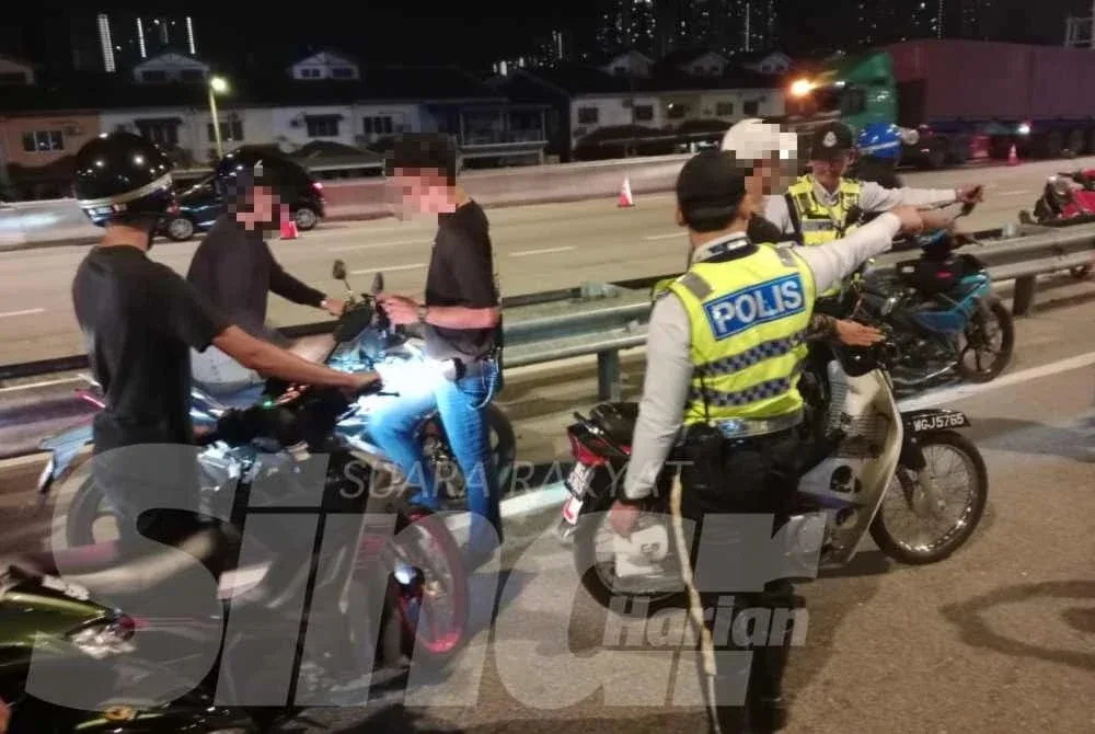 飙车族改装摩托车父母不在乎只要自己缴付罚款