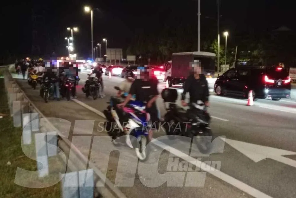 飙车族改装摩托车父母不在乎只要自己缴付罚款2