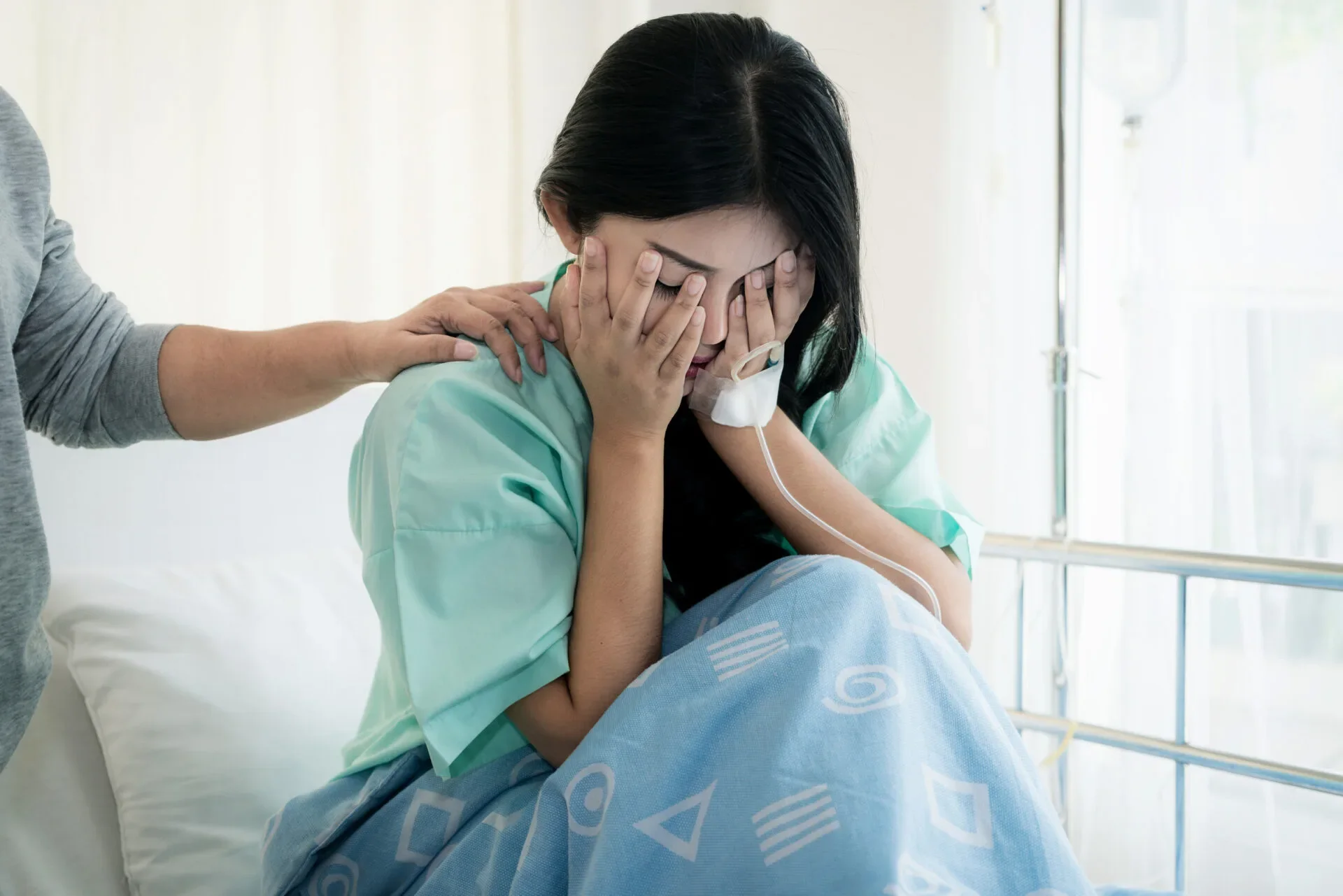 Young Woman Patient Crying Hospital Bed 123Rf