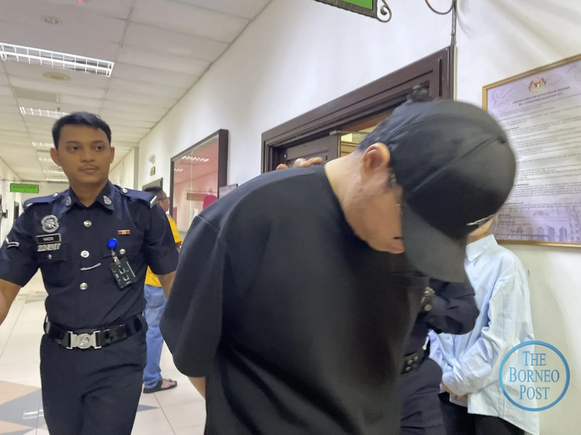 古晋男化妆师非礼新郎2