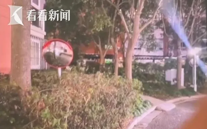 嫌风水不好掰歪路边反光镜2