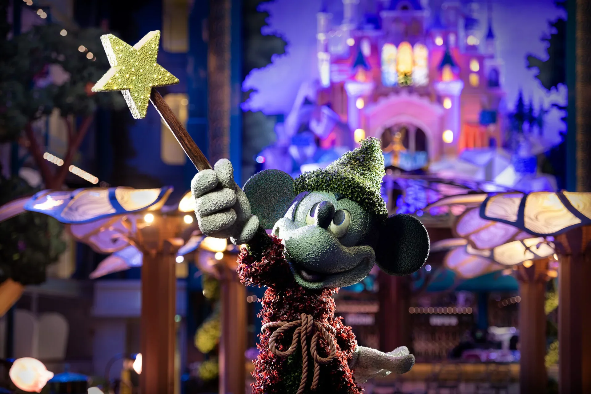 Disney Imagination Garden Topiary Disney Adventure 2