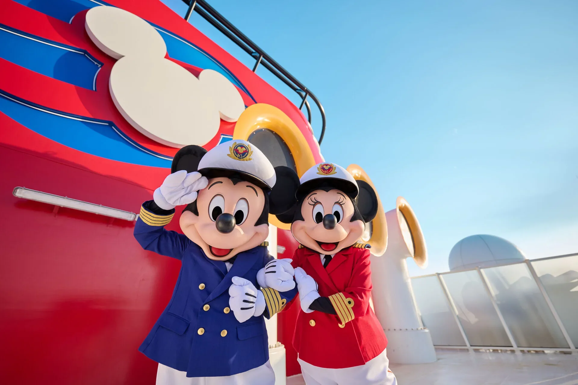 Mickey Mouse And Minnie Mouse Disney Adventure 1