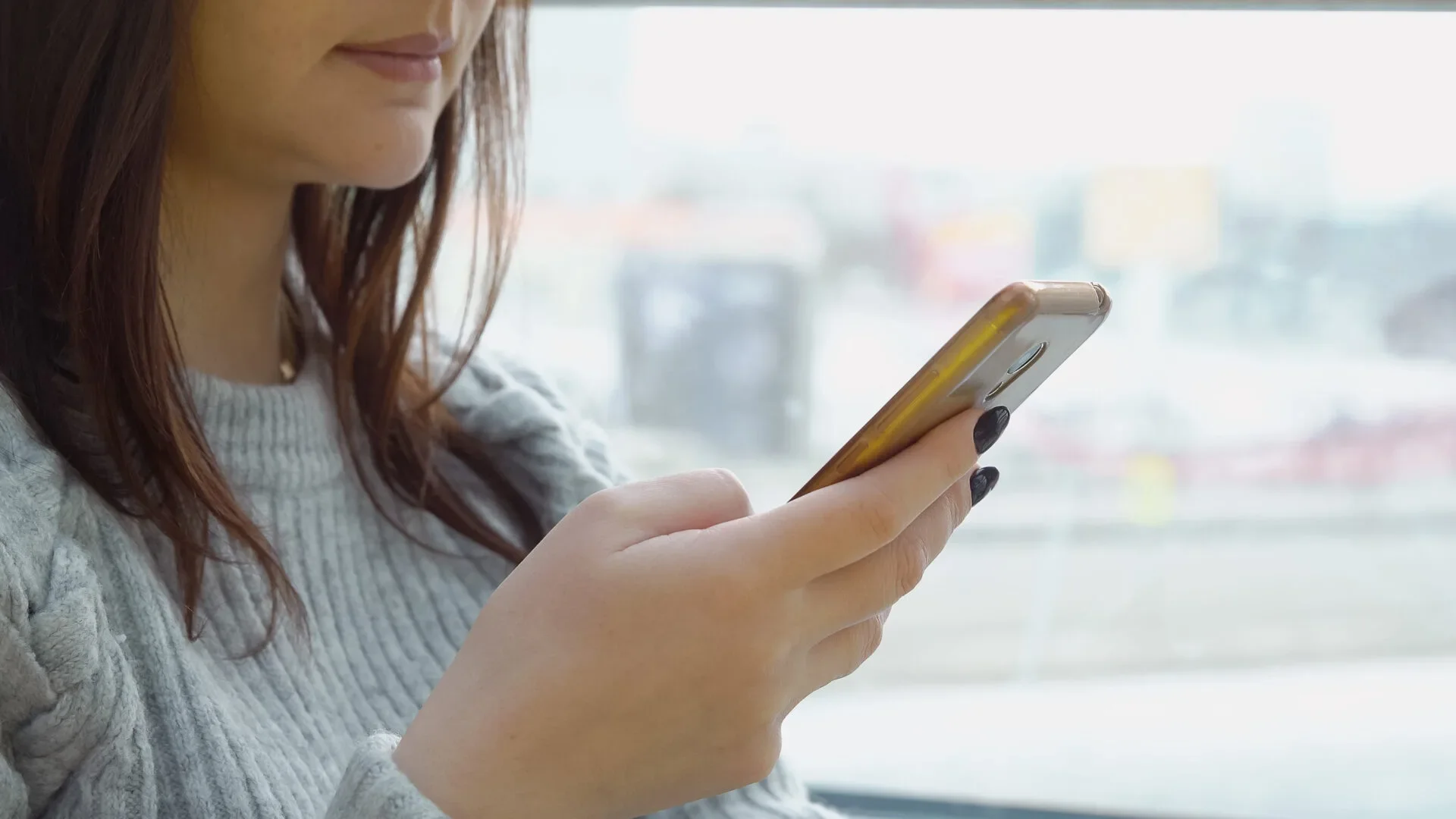 Woman Smartphone Unhappy 123Rf