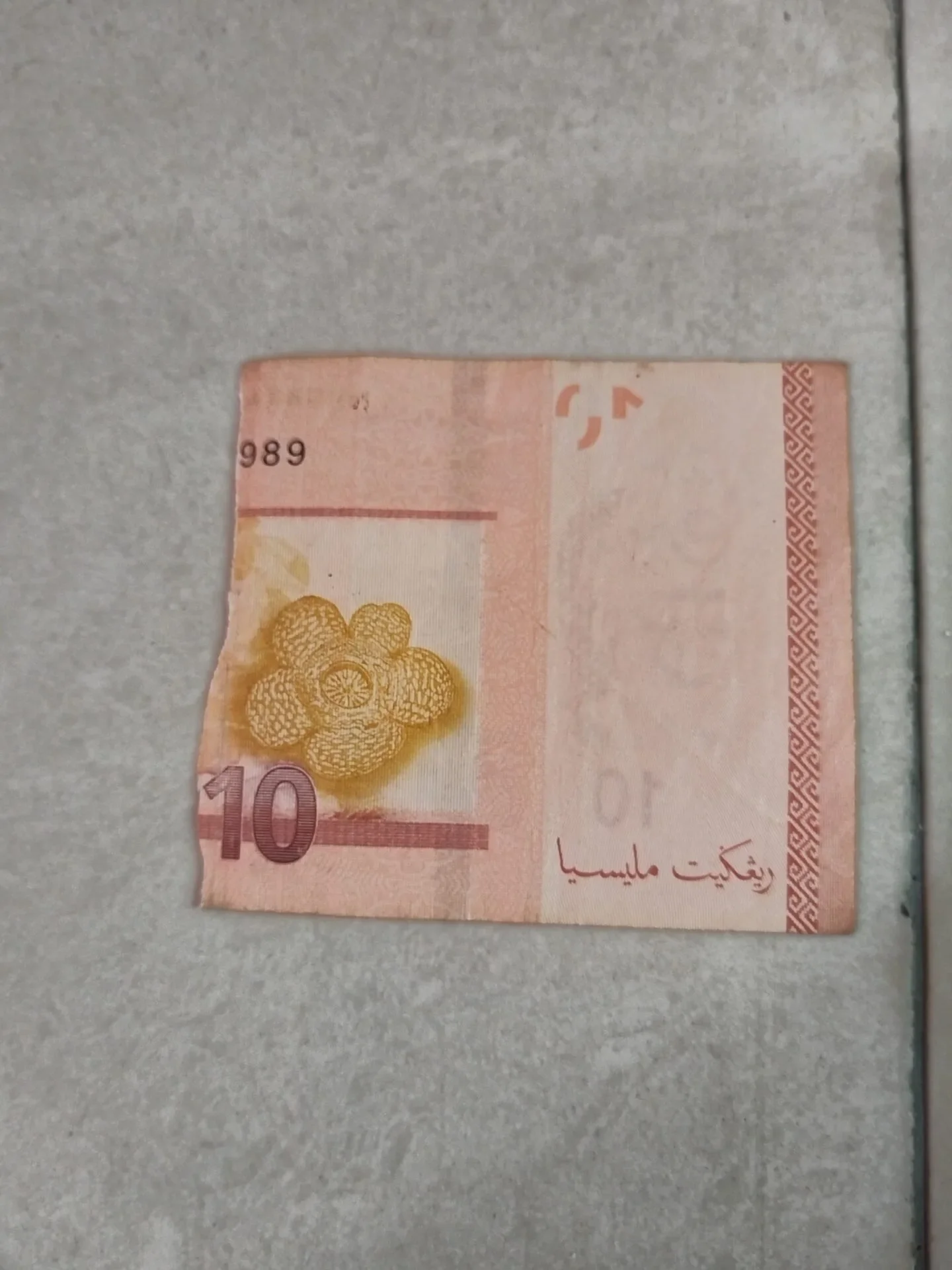 信徒去神庙拜拜买金纸神料没有Rm5找钱把Rm10纸钞撕一半 3
