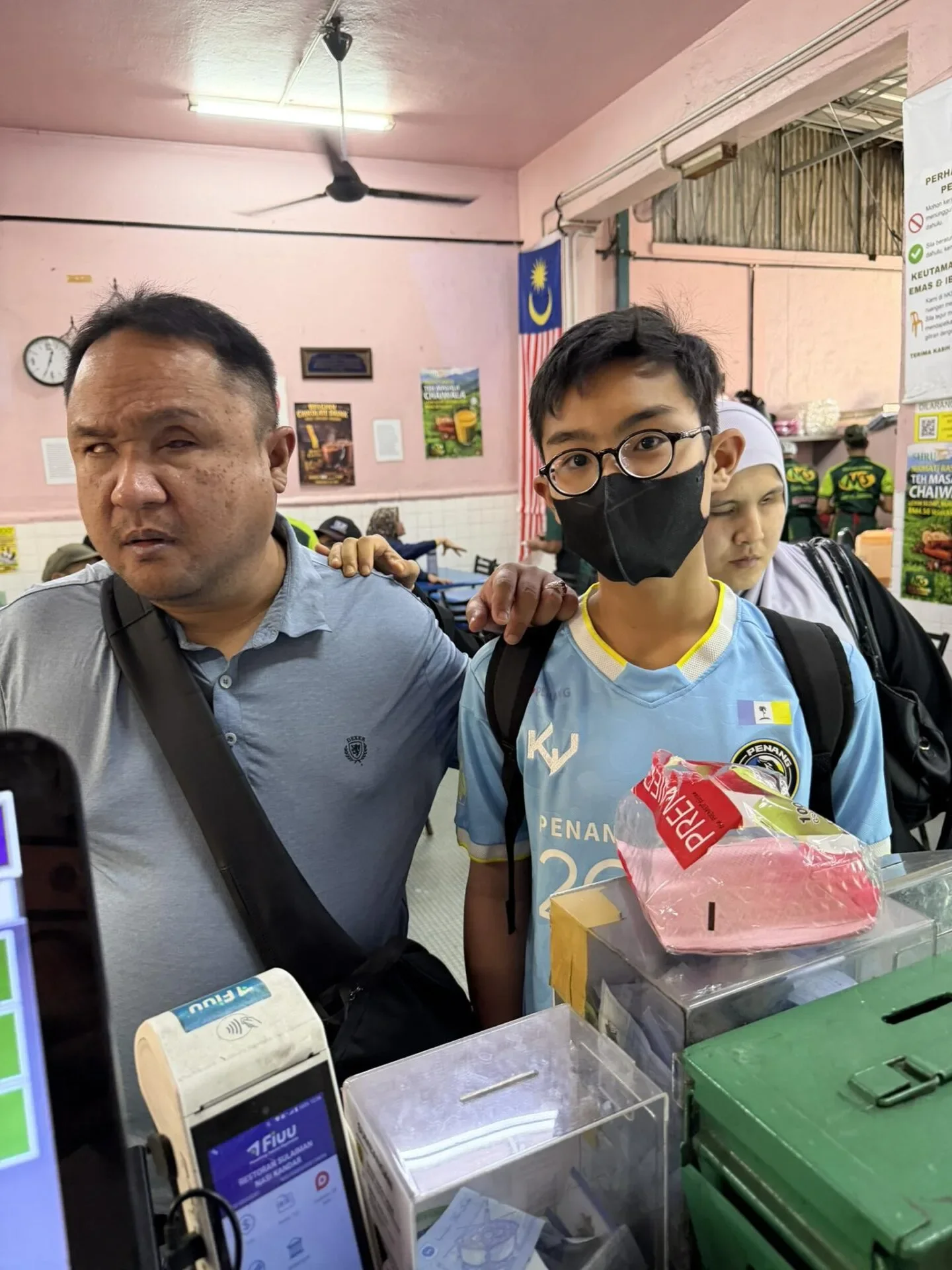 儿子男孩带Oku父母Kl去槟城吃Nasi Kandar老板请吃饭 1