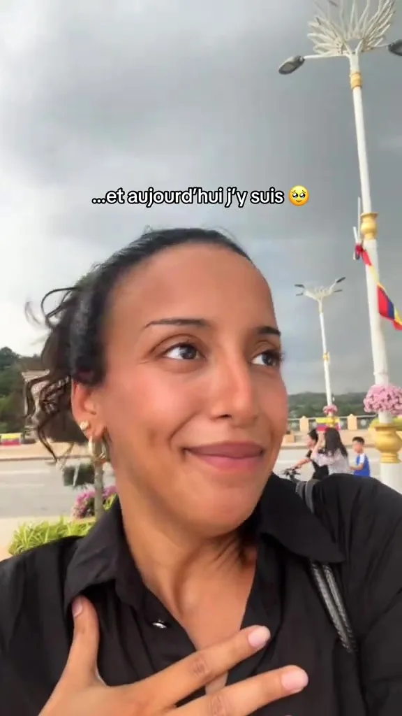 外国女子完成10年心愿打卡布城粉红清真寺Masjid Putra 1