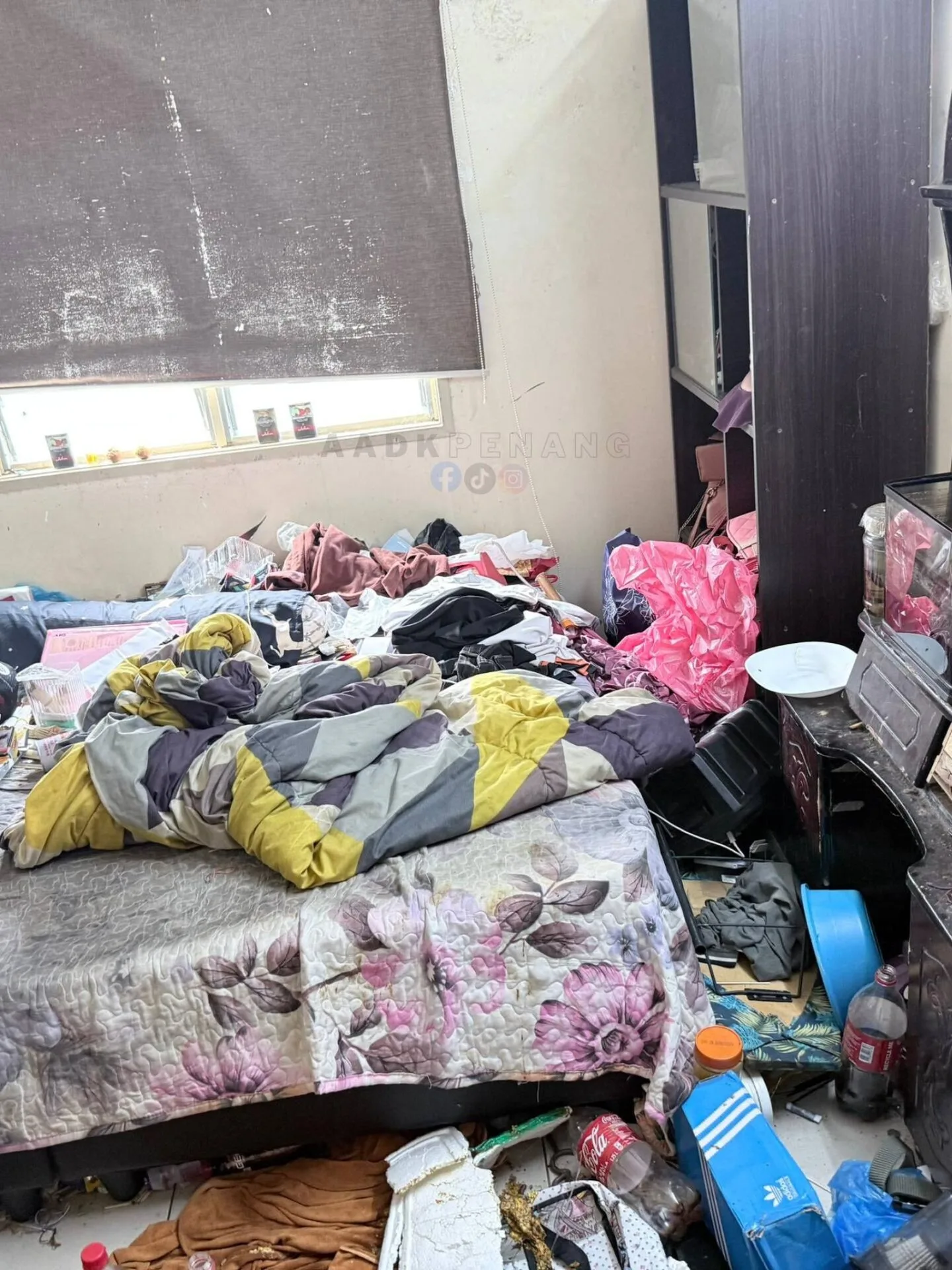 葛冬水成瘾22岁青年生活一团糟房里堆满尿瓶