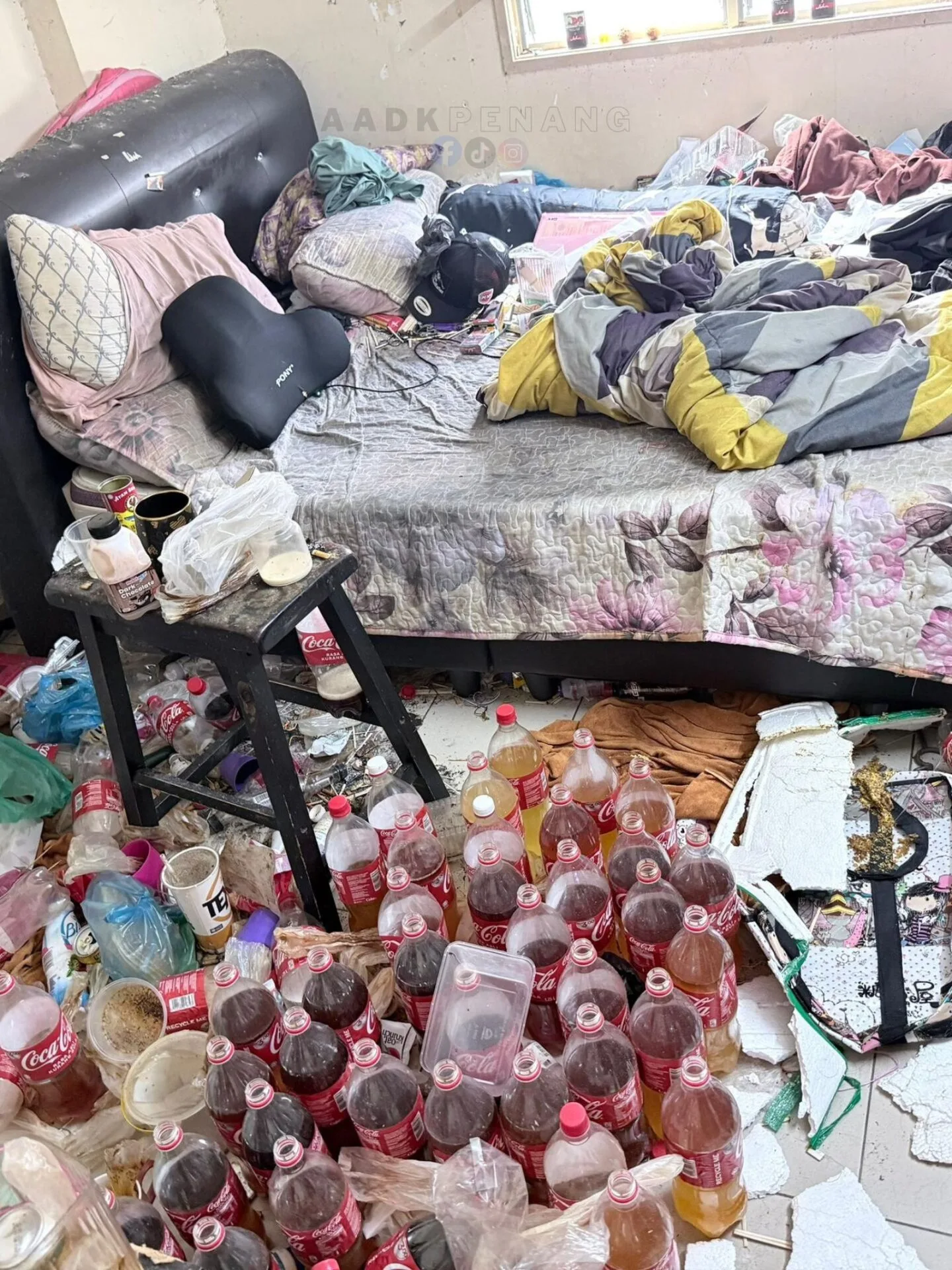 葛冬水成瘾22岁青年生活一团糟房里堆满尿瓶2