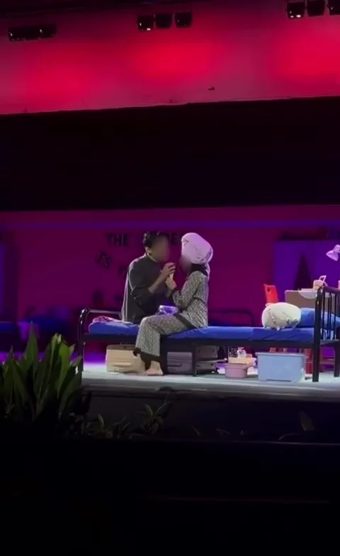 Um舞台剧比赛男女同床亲密戏争议违规校方道歉 3