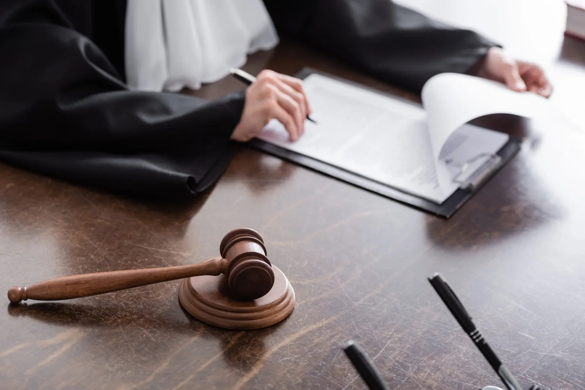 Woman Lawyer Wooden Gavel 123Rf