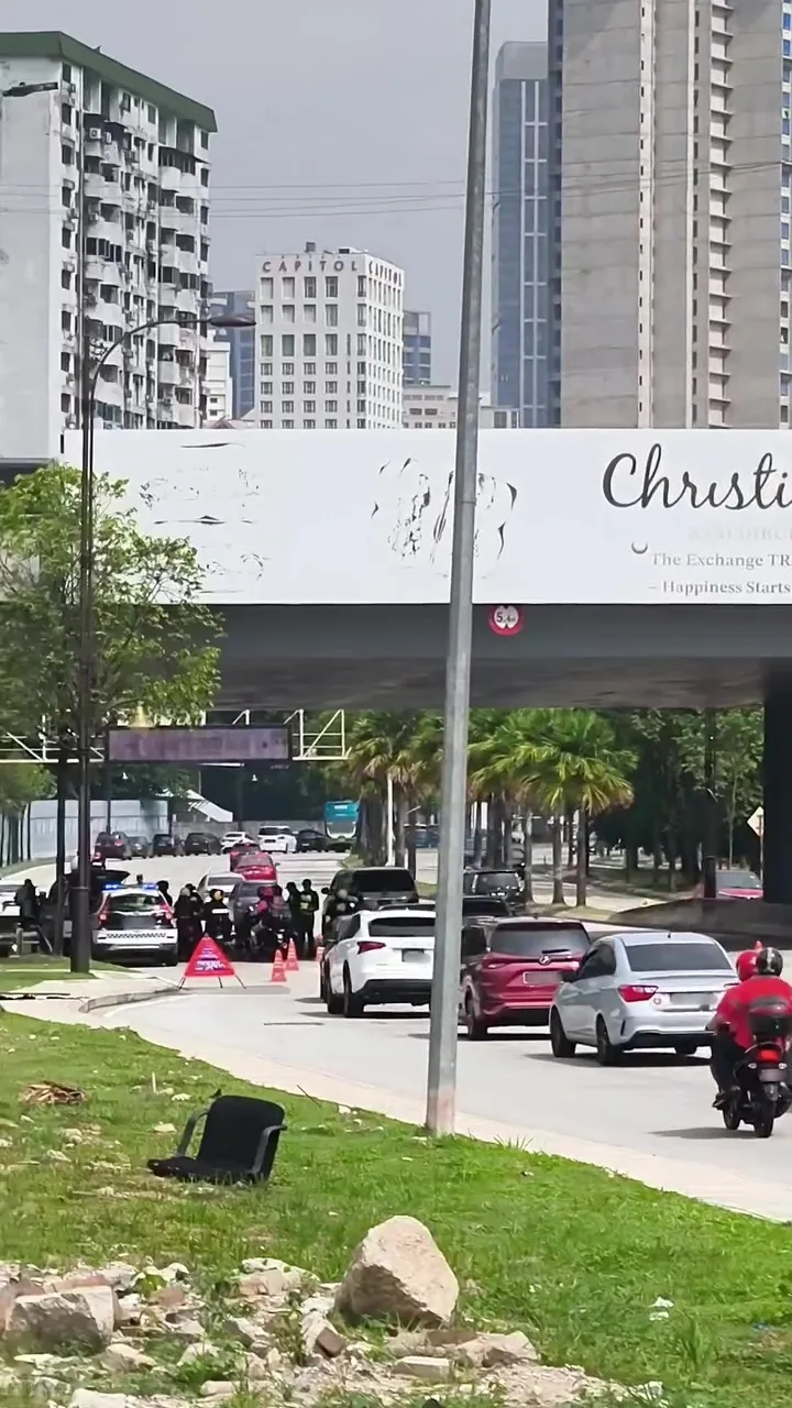 车看到路障倒退堵车 4