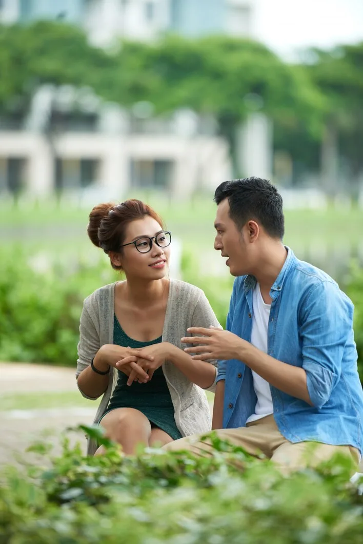 Couple Chatting Park 1098 17817