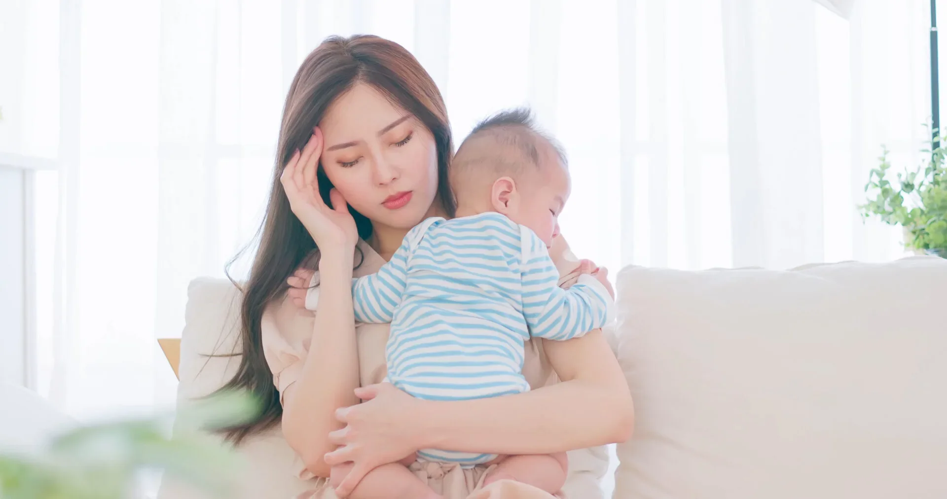 Mum Baby Headache 123Rf