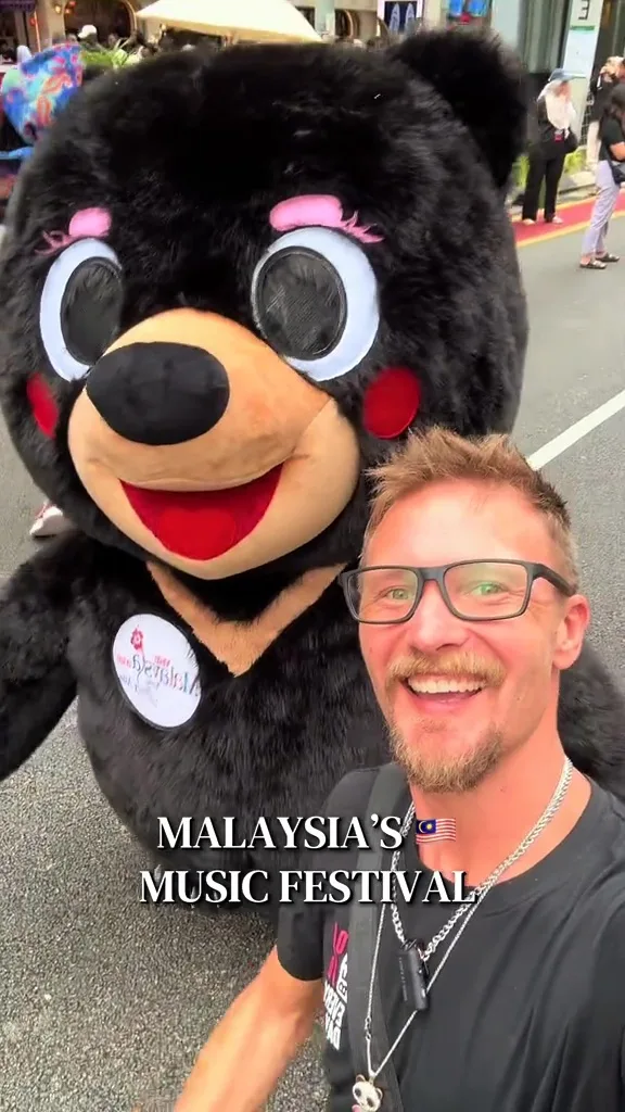 Roman Travel Tourist Honest Thought Rain Rave Water Festival Malaysia 2