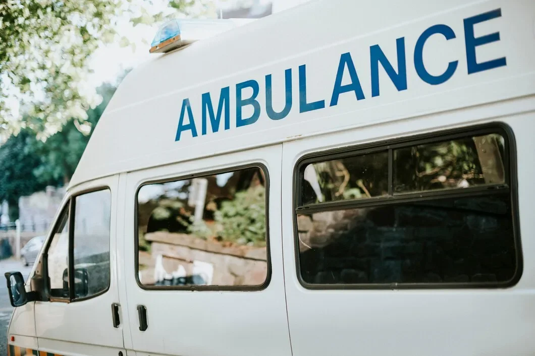 Side British Ambulance 53876 63444