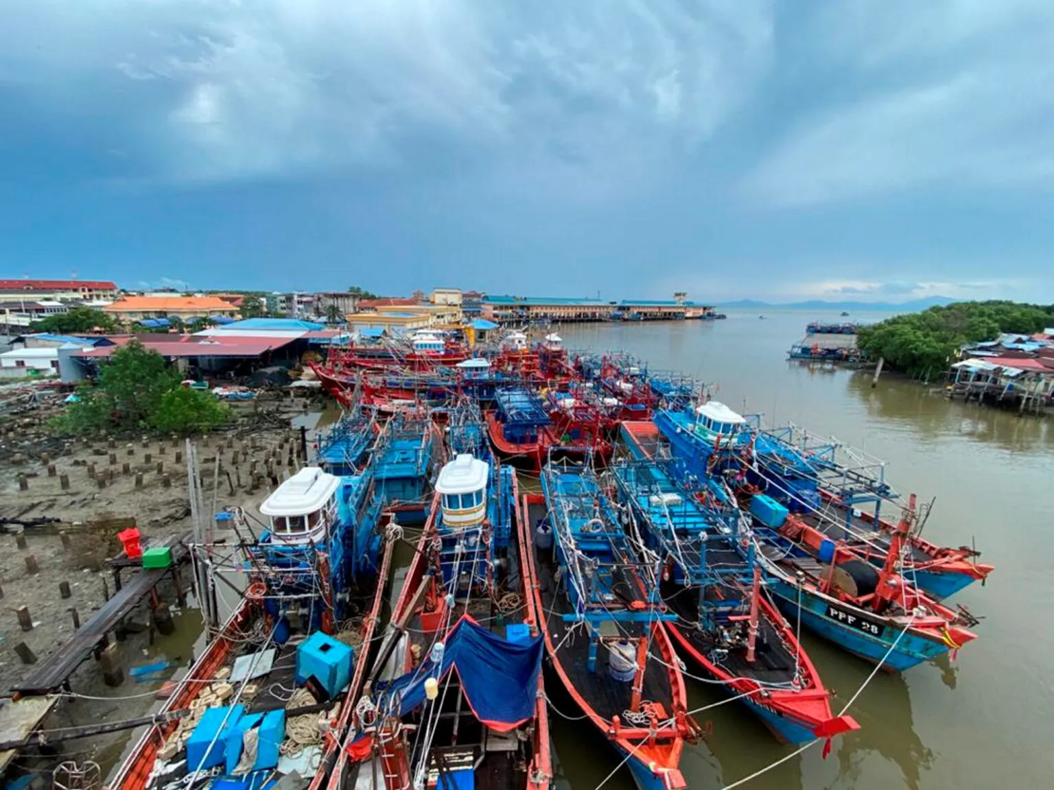 Utusan Kuala Perlis Bot Nelayan Pelabuhan