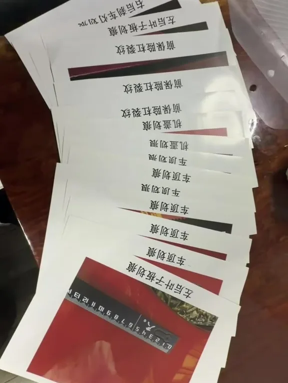 4小屁孩攀爬法拉利跑车当滑梯划痕损伤家长只愿意赔Rm3000 4