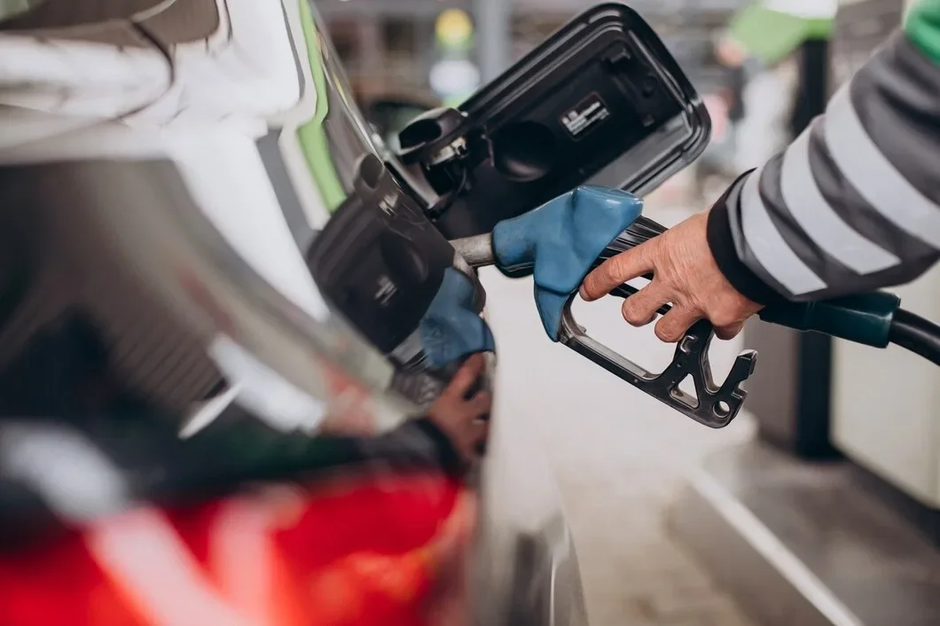 Car Refueling Fuel Station 1303 27942