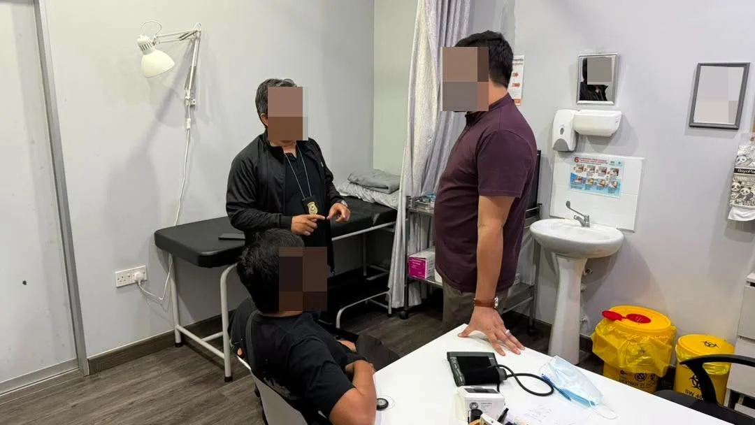 外籍人士外劳冒充医生诊所看病假医生Mc 5