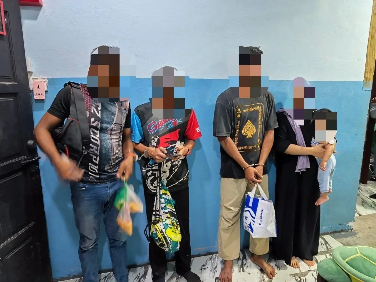 Aadk Kuala Muda逮捕18名涉嫌吸毒者未婚情侣同居抱着孩子去警局 2