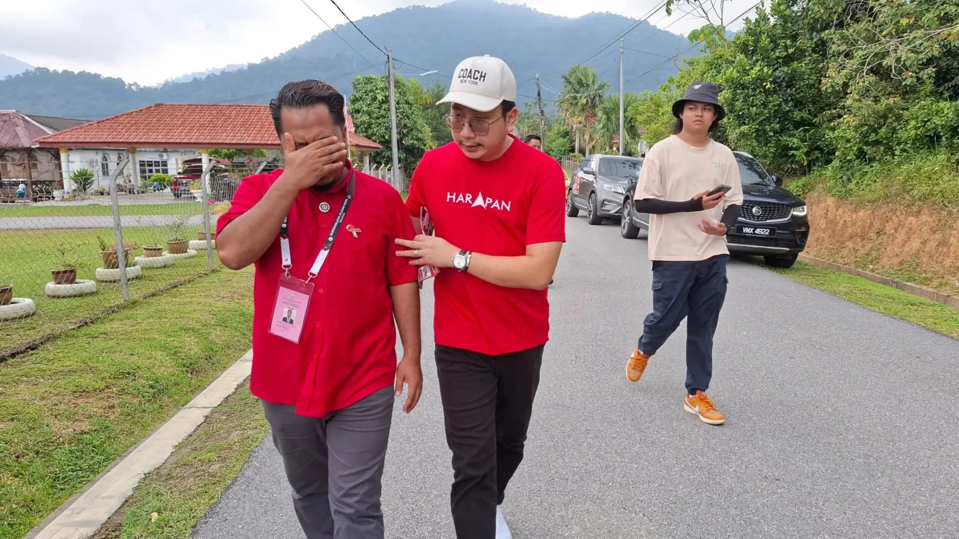 Kota州议席候选人Allif Ibrahim两周没陪伴孩子接获视讯电话泪崩哭