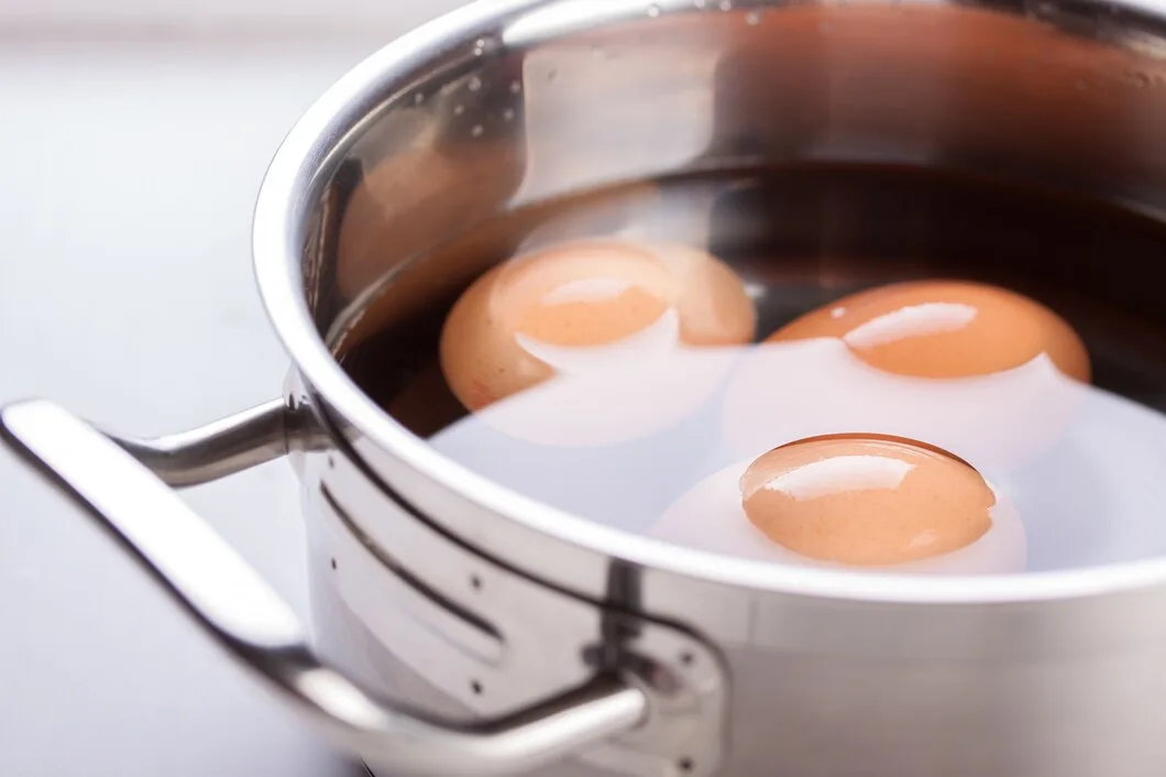 Pot With Eggs 1220 112