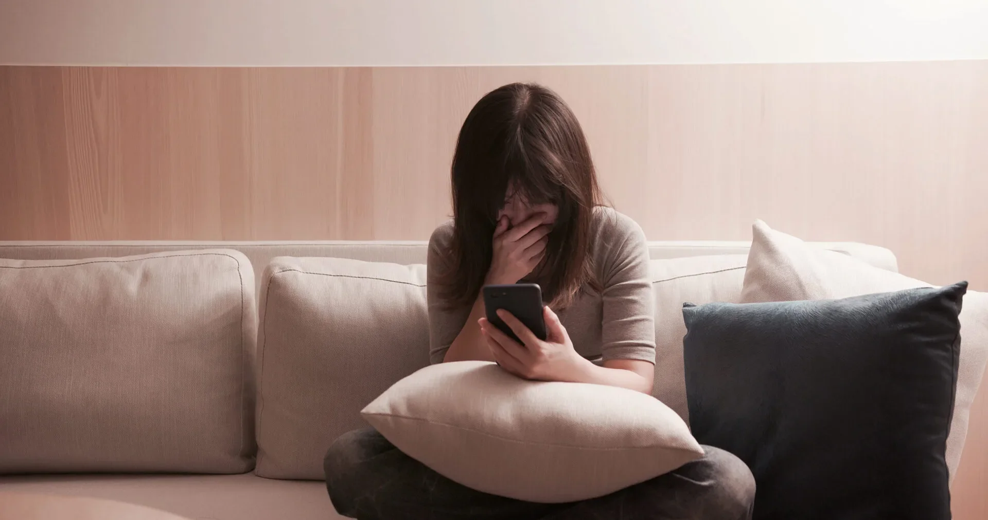Woman Angry Shock Phone Sitting Sofa 123Rf