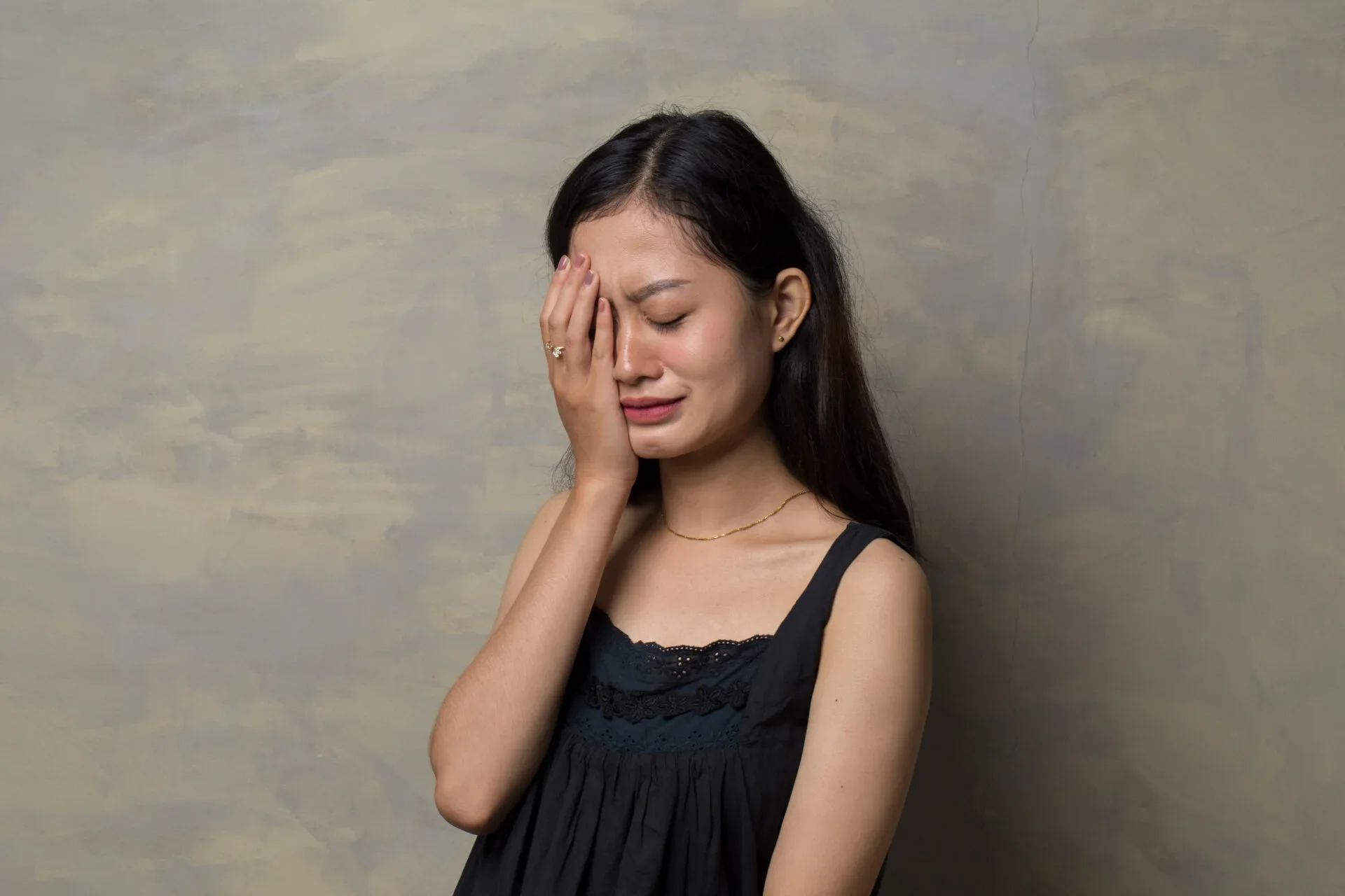 Woman Thinking Crying Touched 123Rf