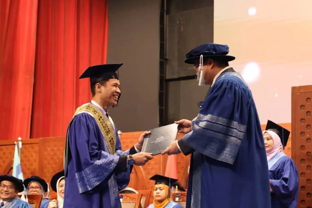 男子深知父亲养家辛苦努力上学大学毕业不曾因父亲感到羞耻4