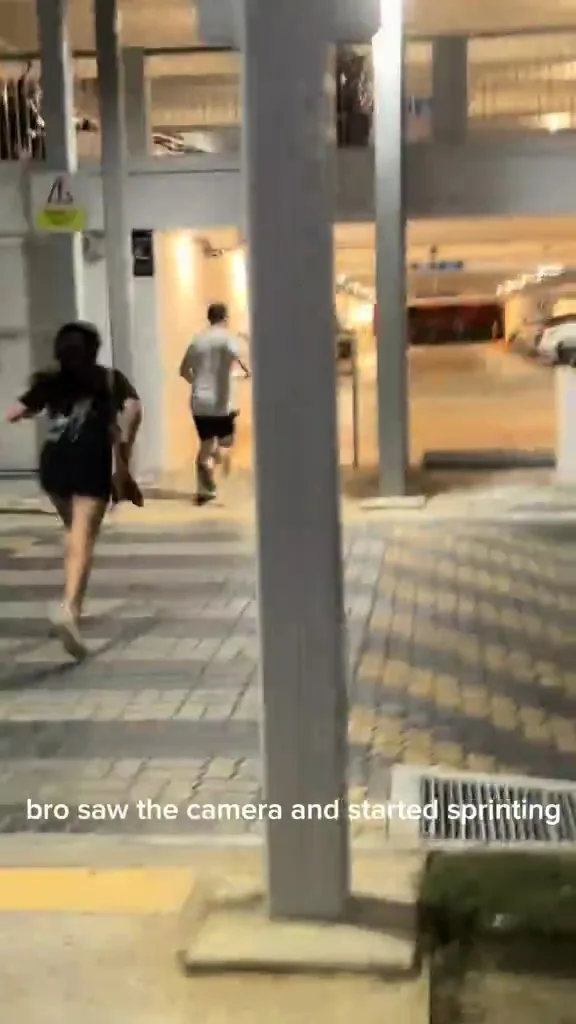 2女子被男子跟踪反追对方逃跑 5