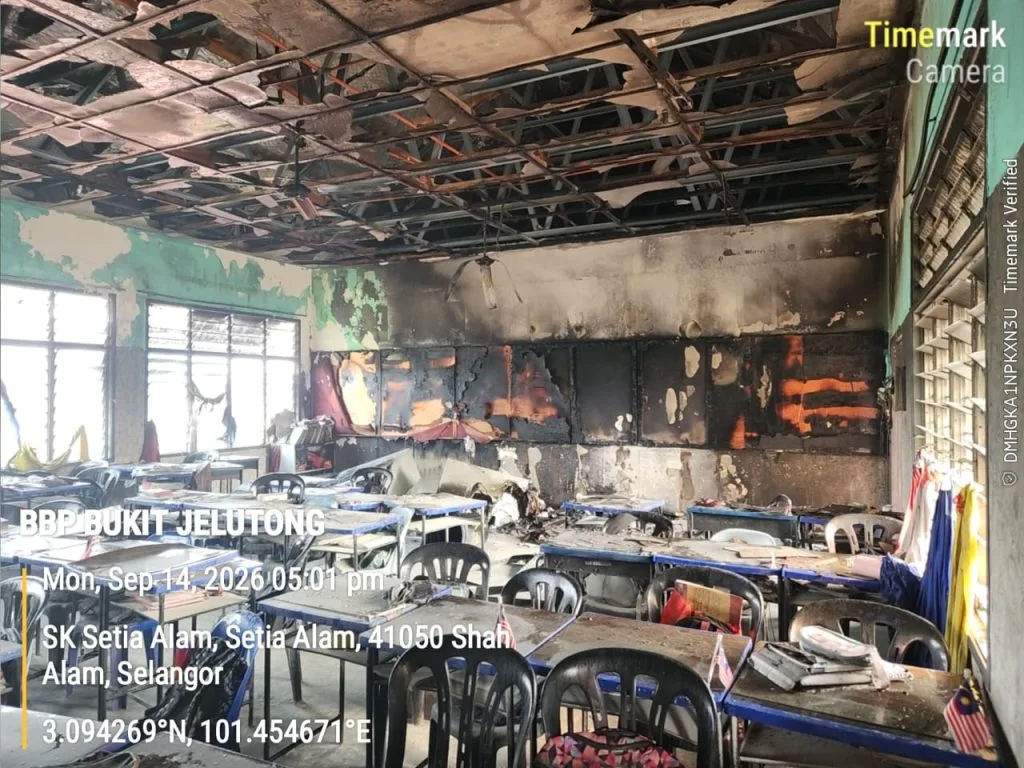 Sekolah Kebangsaan Setia Alam火灾消拯员救火课室烧毁2